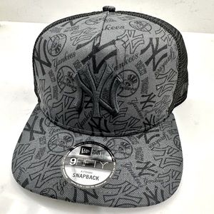 Yankees New Era Trucker 9FIFTY Snapback Hat Monogram.